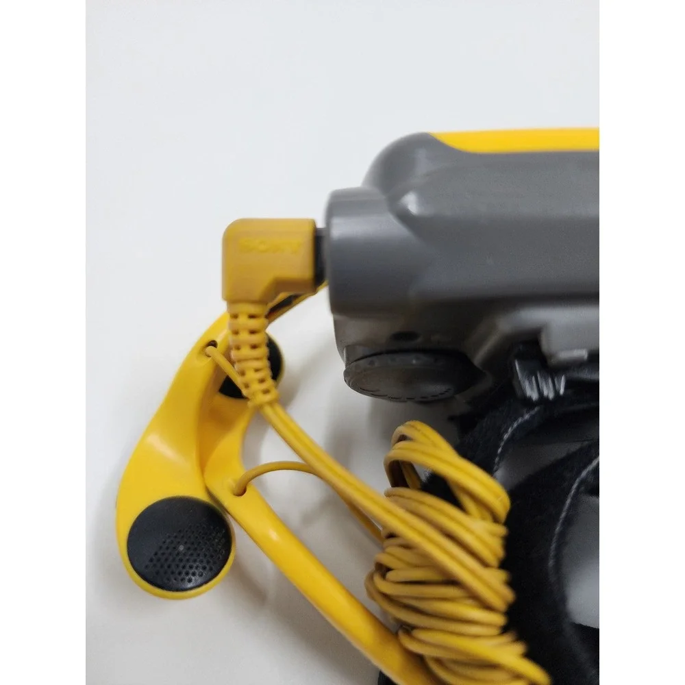 Sony Sports Walkman SRF-M78 FM AM Radio ArmBand Yellow MDR-W14 HeadphonesVintage
